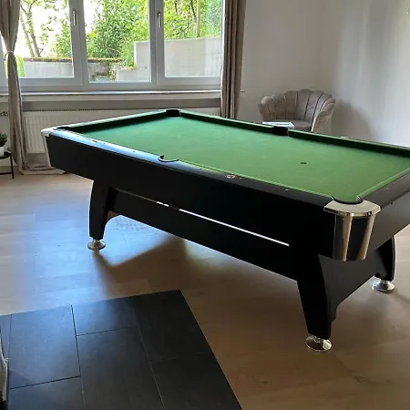 Burg Panoramablick Retreat Moderne דירה