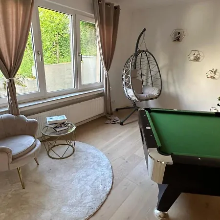 Burg Panoramablick Retreat Moderne דירה קוכם