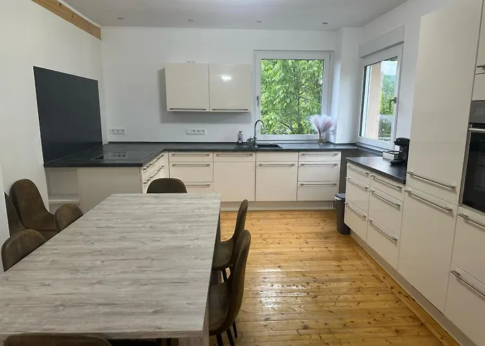 Burg Panoramablick Retreat Moderne Διαμέρισμα