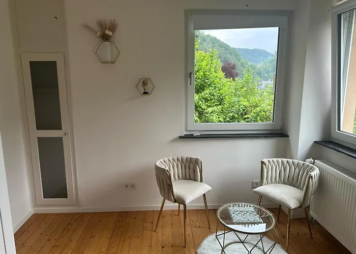 Burg Panoramablick Retreat Moderne アパート *